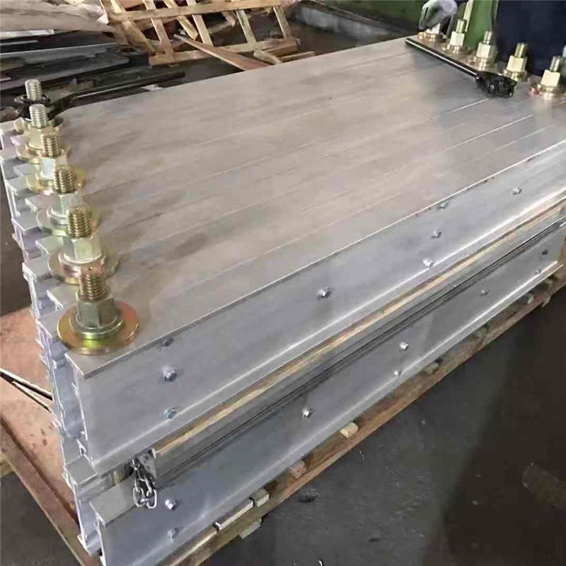 中重智能一批硫化機發(fā)往山西呂梁